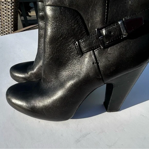Sofft Black Leather Side 1/2 Zip Boots Sculpted Edge 4 1/2” Angled Heel Size 8.5 - Picture 7 of 15